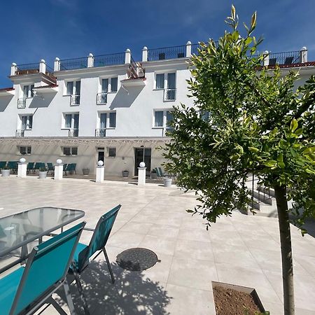 Danelis Hotel Edelény Buitenkant foto